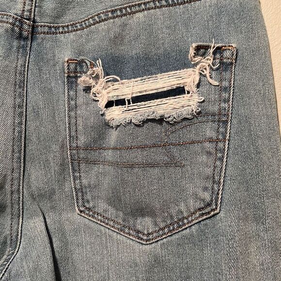 American Eagle Women’s Light Wash Blue 5 Pocket Distressed Mom Jeans - Picture 6 of 10